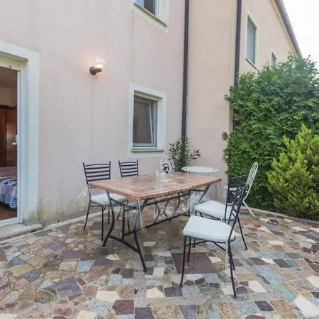Garden Negras A4+1 For 5 Persons In - Porec