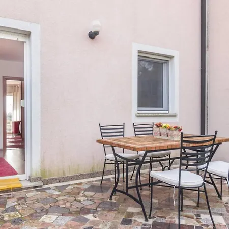 Garden Negras A4+1 For 5 Persons In - Porec Lejlighed Kukci